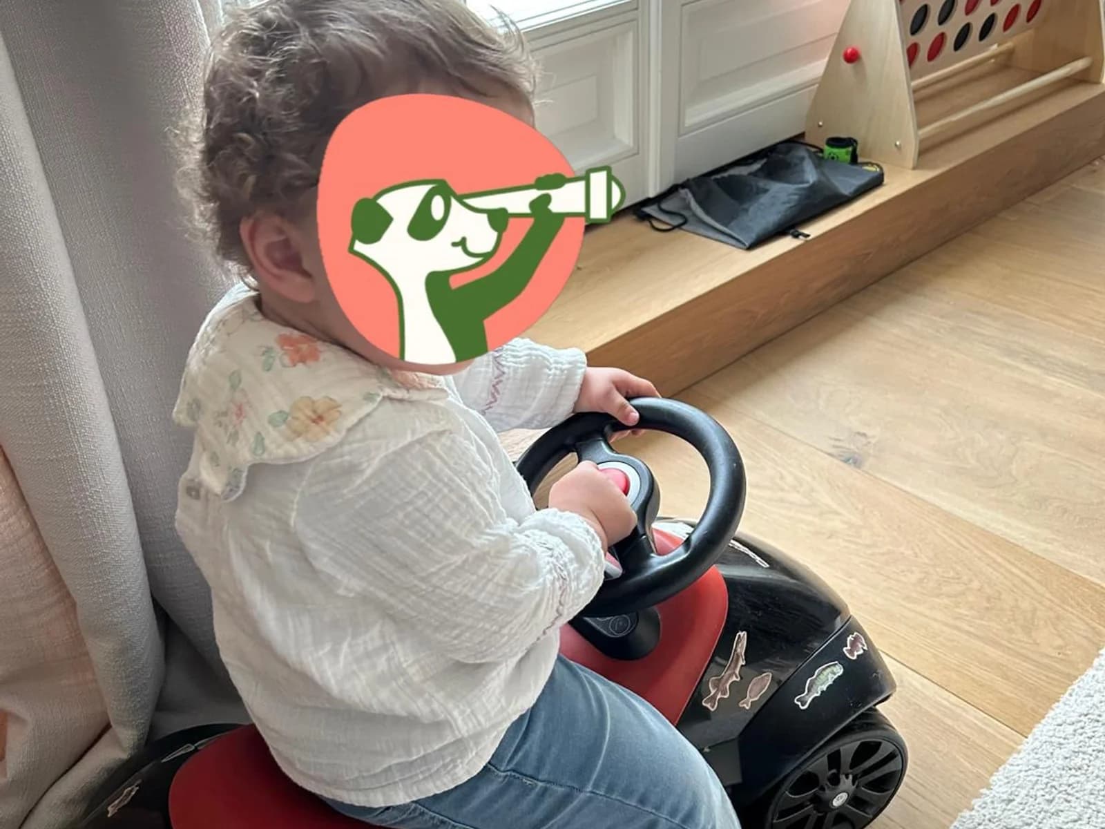 Familie feiert den Wochenendeintritt